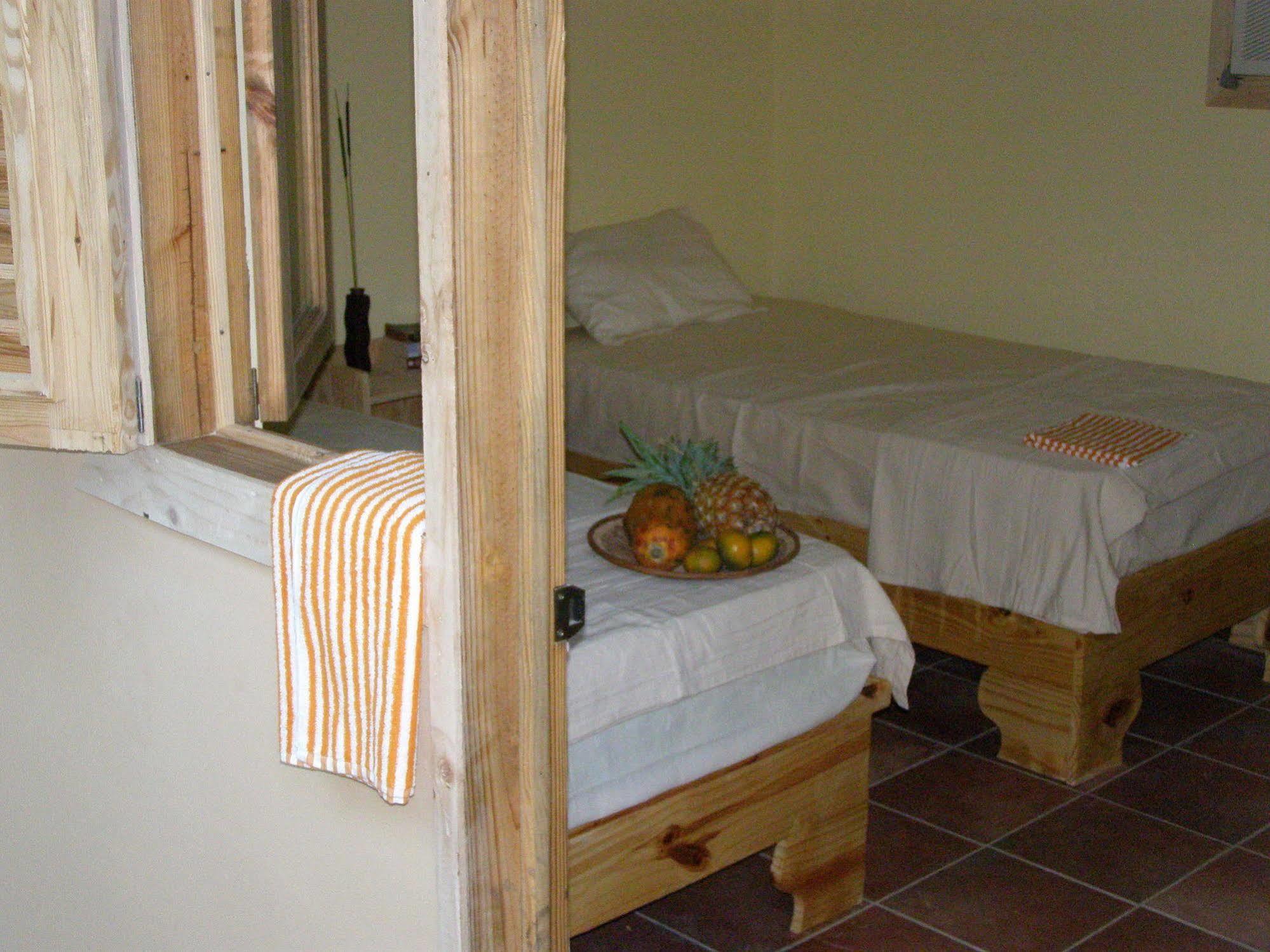 Hotel Loro Tuerto Barahona Екстериор снимка